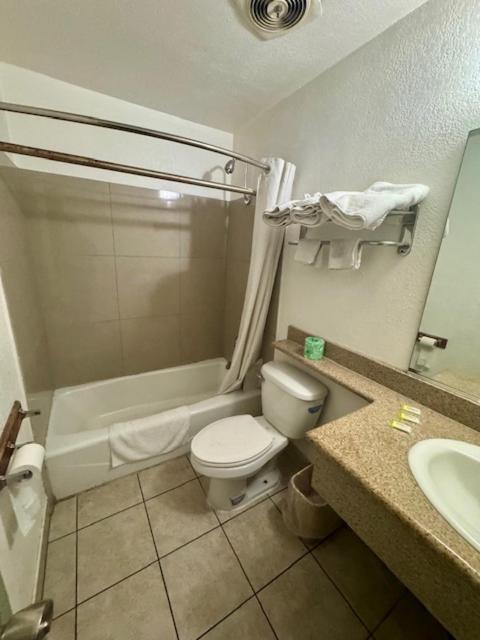 Golden Star Inn San Bernardino Room photo
